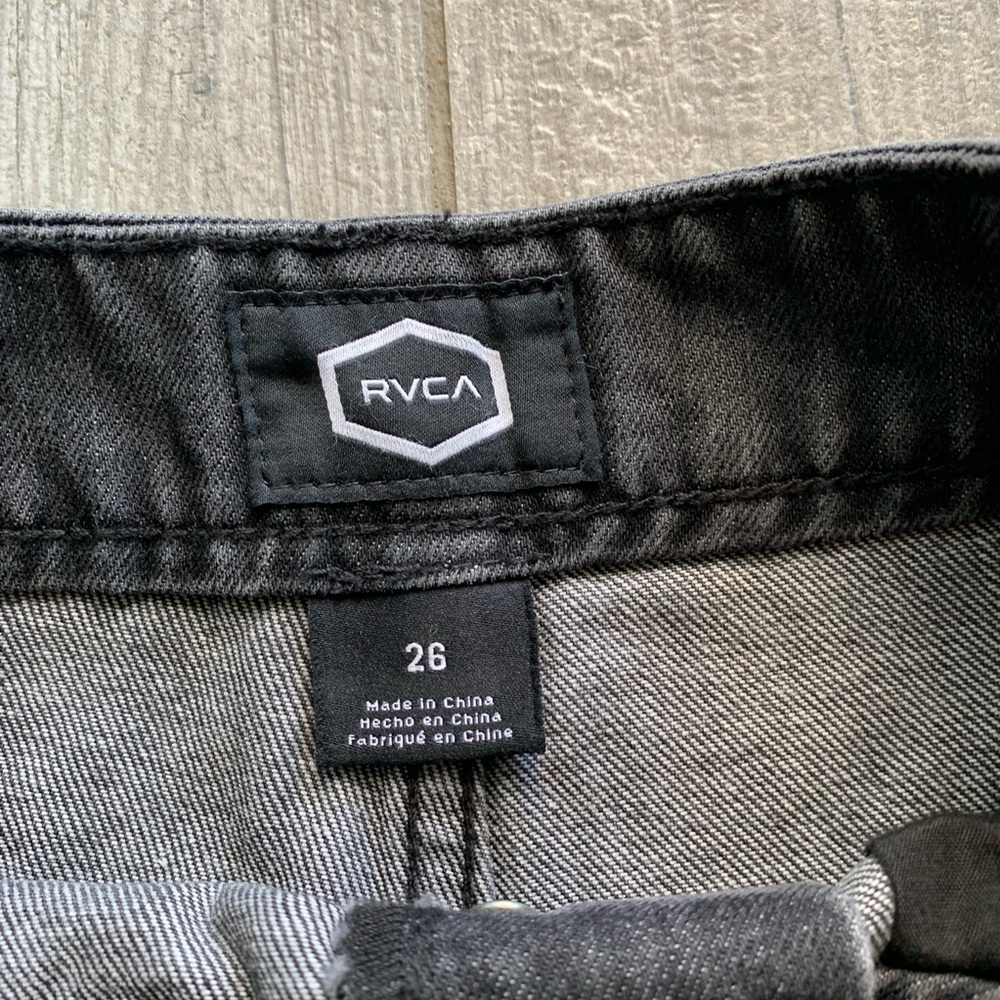 🔥🔥RVCA - HIGH RISE DISTRESSED DENIM SHORTS🔥🔥 - Picture 4 of 4